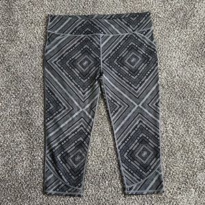 NWT Fabletics Lima Capri Leggings, Size XXL